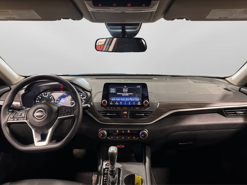 Used 2025 Nissan Altima 2.5 SV image 21