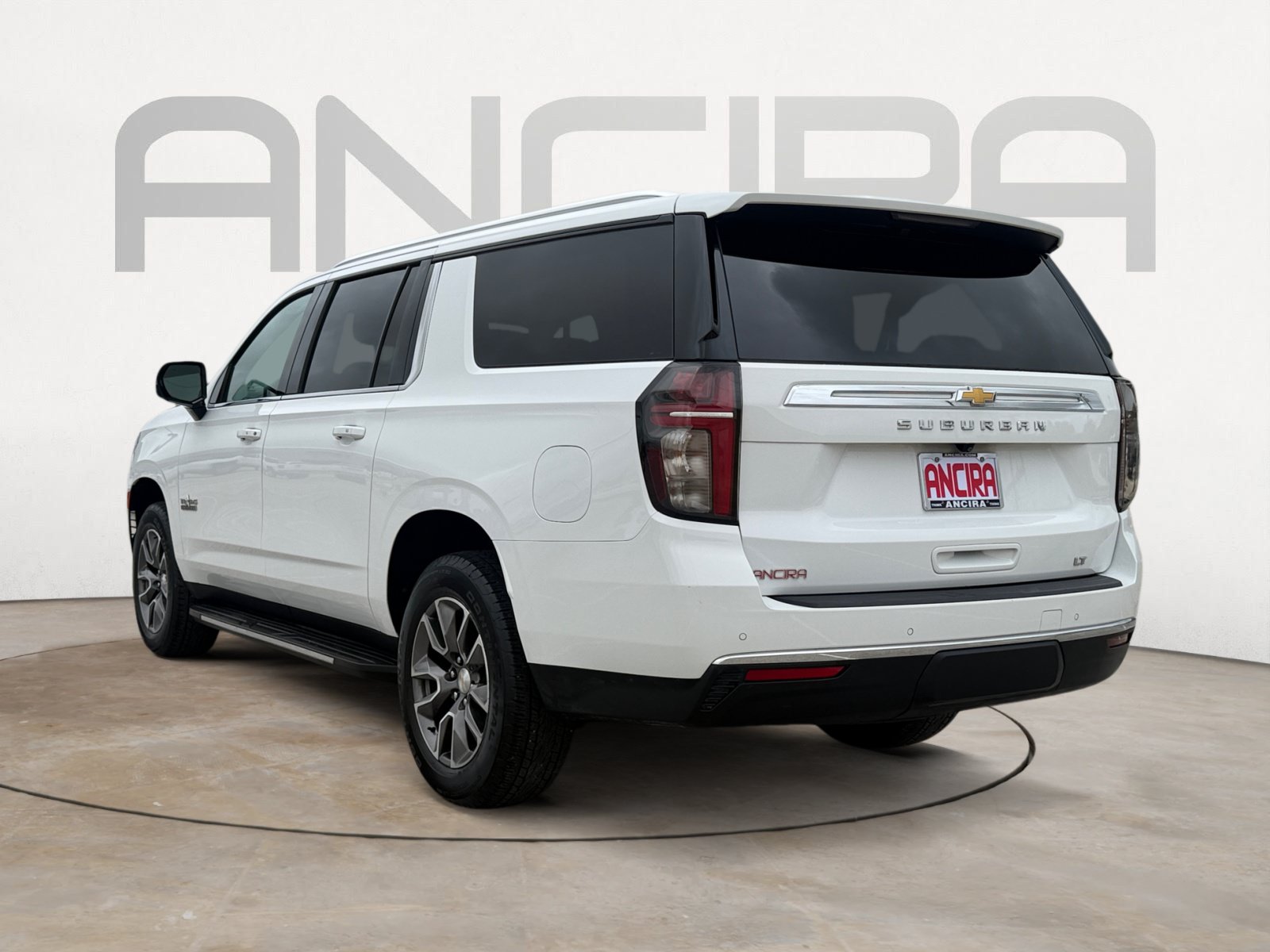 Used 2024 Chevrolet Suburban LT w/ Luxury Package RWD image 8