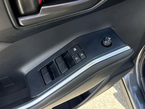 Used 2023 Toyota Highlander LE FWD image 22