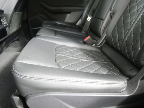 Used 2023 Audi SQ7 Prestige AWD/4WD image 14