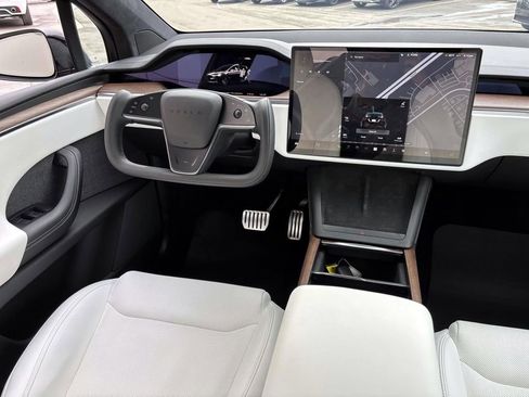 Used 2022 Tesla Model X image 30