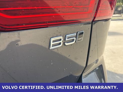 Certified 2025 Volvo XC60 B5 Core image 7