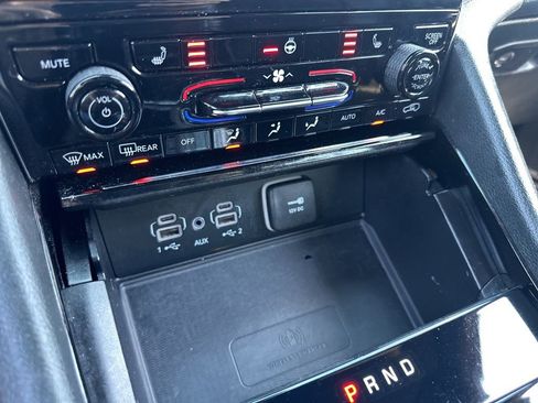 Used 2023 Jeep Grand Cherokee L Altitude image 47