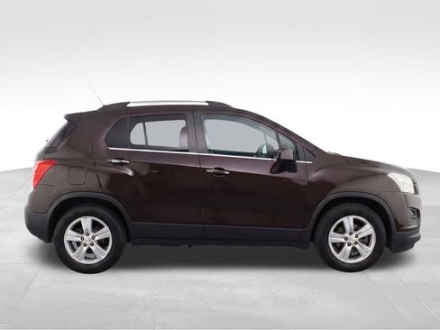 Used 2015 Chevrolet Trax LT w/ LT Sun and Sound Package image 9