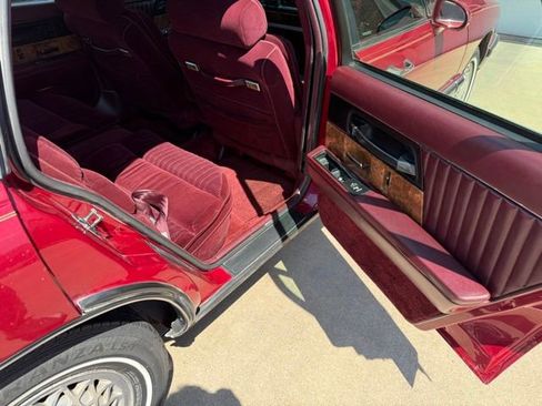 Used 1993 Buick Park Avenue FWD image 17