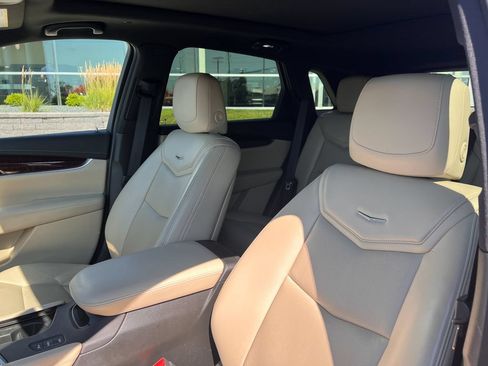 Used 2017 Cadillac XT5 Luxury w/ Driver Awareness Package AWD/4WD image 11