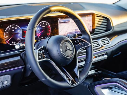 Used 2024 Mercedes-Benz GLS 450 4MATIC image 22