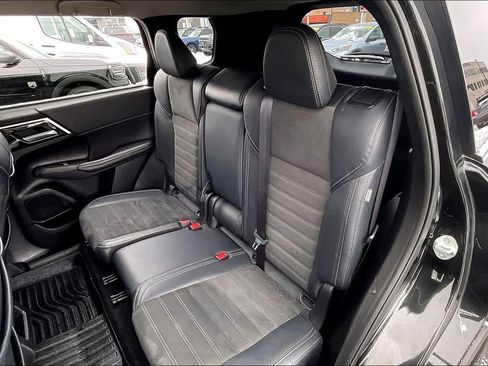 Used 2024 Mitsubishi Outlander SE image 23