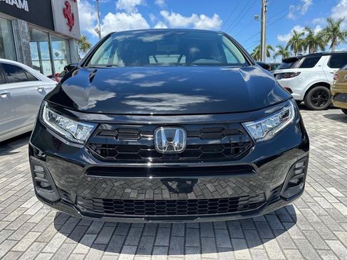 Used 2025 Honda Odyssey Touring image 2