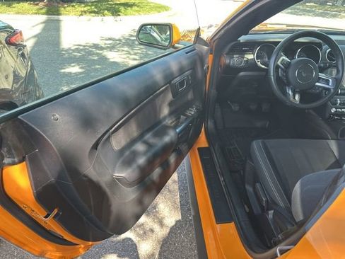 Used 2019 Ford Mustang Convertible RWD image 2