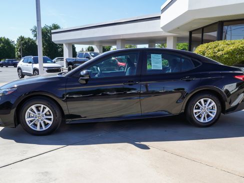 Used 2025 Toyota Camry LE FWD image 5