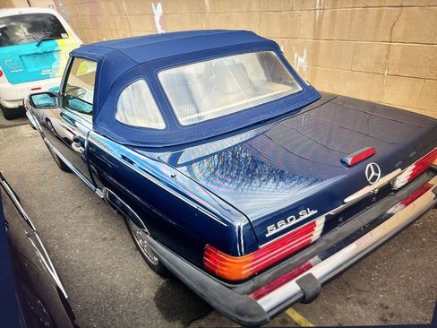 Used 1988 Mercedes-Benz 560 SL image 2