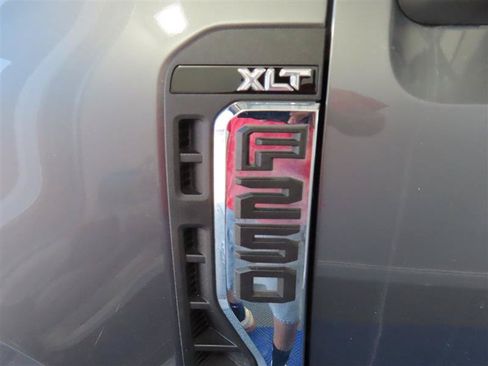 Used 2025 Ford F250 XLT AWD/4WD image 6