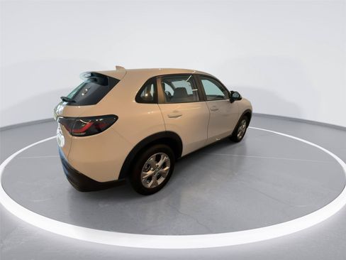 Used 2025 Honda HR-V LX image 8
