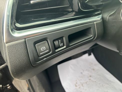 Used 2025 Cadillac XT6 Premium Luxury image 17