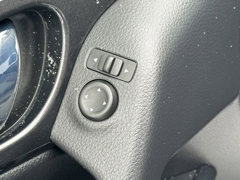 Used 2017 Nissan Rogue S image 19