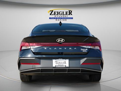 Used 2025 Hyundai Elantra SEL FWD image 7