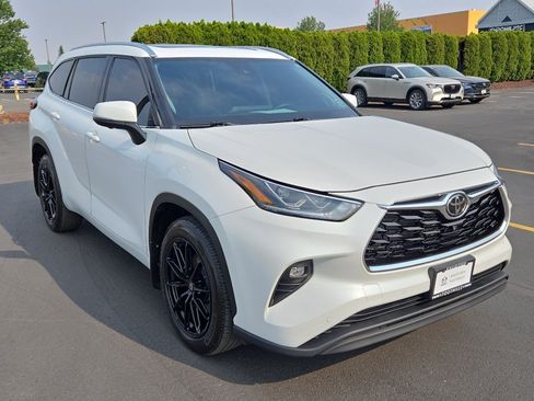 Used 2024 Toyota Highlander Limited AWD/4WD image 31