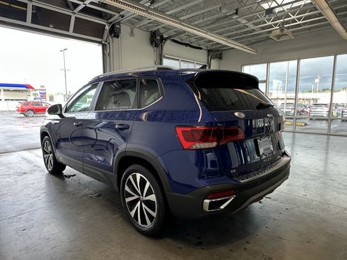 Used 2022 Volkswagen Taos SE image 5