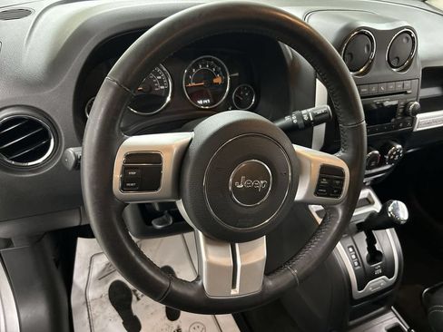 Used 2017 Jeep Compass Latitude AWD/4WD image 4