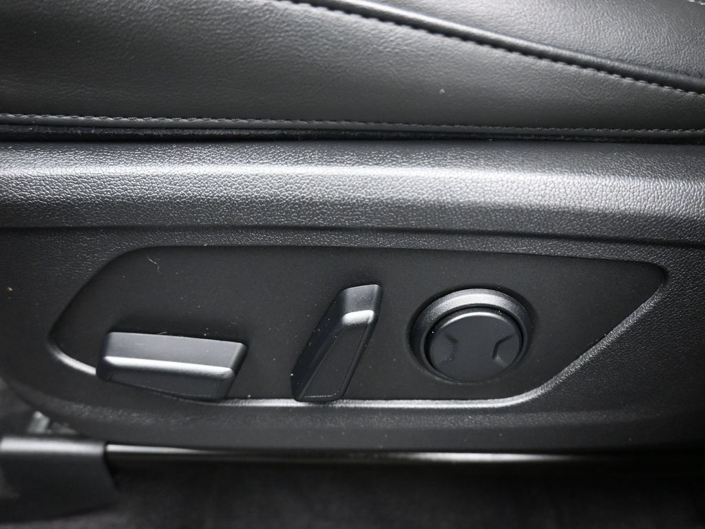 Used 2023 Kia Sorento S FWD image 12