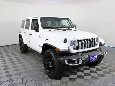 Used 2025 Jeep Wrangler Unlimited Sahara w/ Safety Group AWD/4WD image 24
