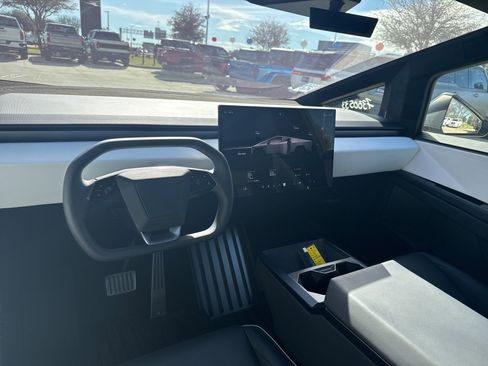 Used 2024 Tesla Cybertruck AWD Crew Cab image 6
