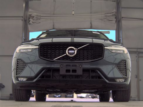 Used 2024 Volvo XC60 B5 Plus w/ Protection Package Premier AWD/4WD image 12