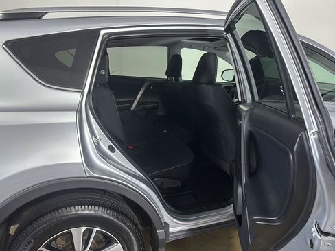 Used 2018 Toyota RAV4 XLE AWD/4WD image 16