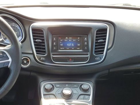 Used 2016 Chrysler 200 Limited image 27
