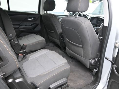 Used 2020 Chevrolet Traverse LT image 18
