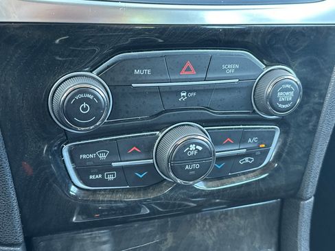Used 2019 Chrysler 300 Limited RWD image 20