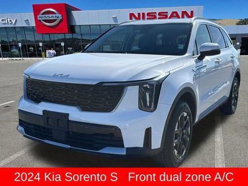 Used 2024 Kia Sorento S image 7