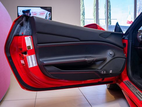 Certified 2019 Ferrari 488 Spider image 8