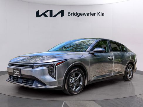 Certified 2025 Kia K4 FWD image 3