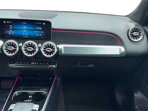 Used 2020 Mercedes-Benz GLB 250 w/ Premium Package image 19
