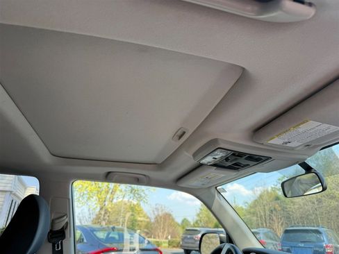 Used 2011 Toyota 4Runner SR5 w/ Convenience Pkg image 18