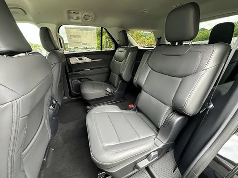 New 2026 Ford Explorer Active w/ Active Comfort Package AWD/4WD image 17