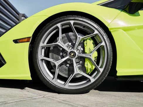 Used 2025 Lamborghini Revuelto AWD/4WD image 3