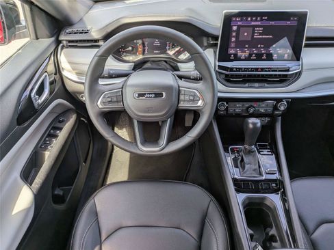 Used 2025 Jeep Compass Limited AWD/4WD image 18