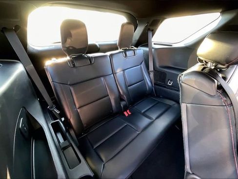Used 2025 Ford Explorer ST-Line image 18