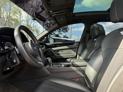 Used 2019 Bentley Bentayga image 11