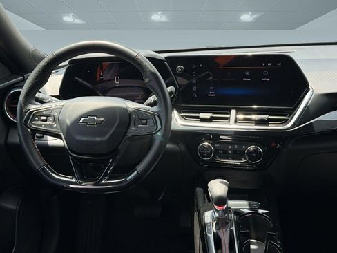 Used 2025 Chevrolet Trax RS w/ Driver Confidence Package FWD image 4