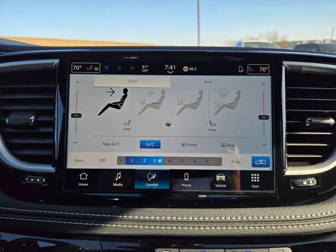 New 2026 Chrysler Pacifica Select FWD image 19