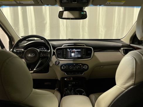 Used 2017 Kia Sorento EX w/ EX Advanced Touring Package image 17