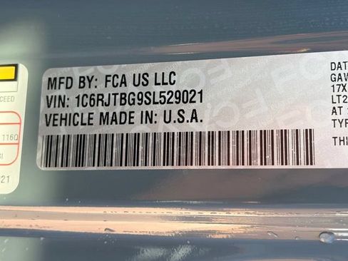 Used 2025 Jeep Gladiator Rubicon AWD/4WD image 37