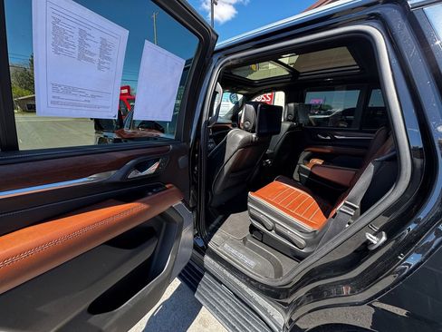 Used 2023 GMC Yukon Denali Ultimate AWD/4WD image 39