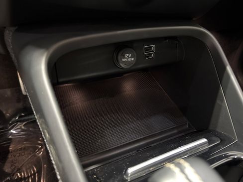 Used 2021 Volvo XC40 T5 R-Design w/ Climate Package image 19