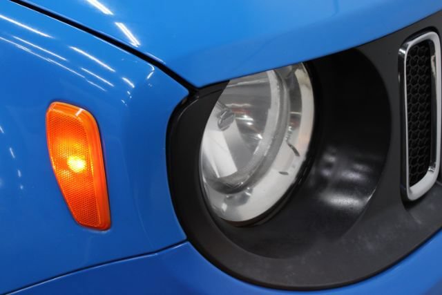 Used 2015 Jeep Renegade Latitude FWD image 8