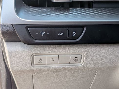 Used 2024 Kia Carnival LX image 14